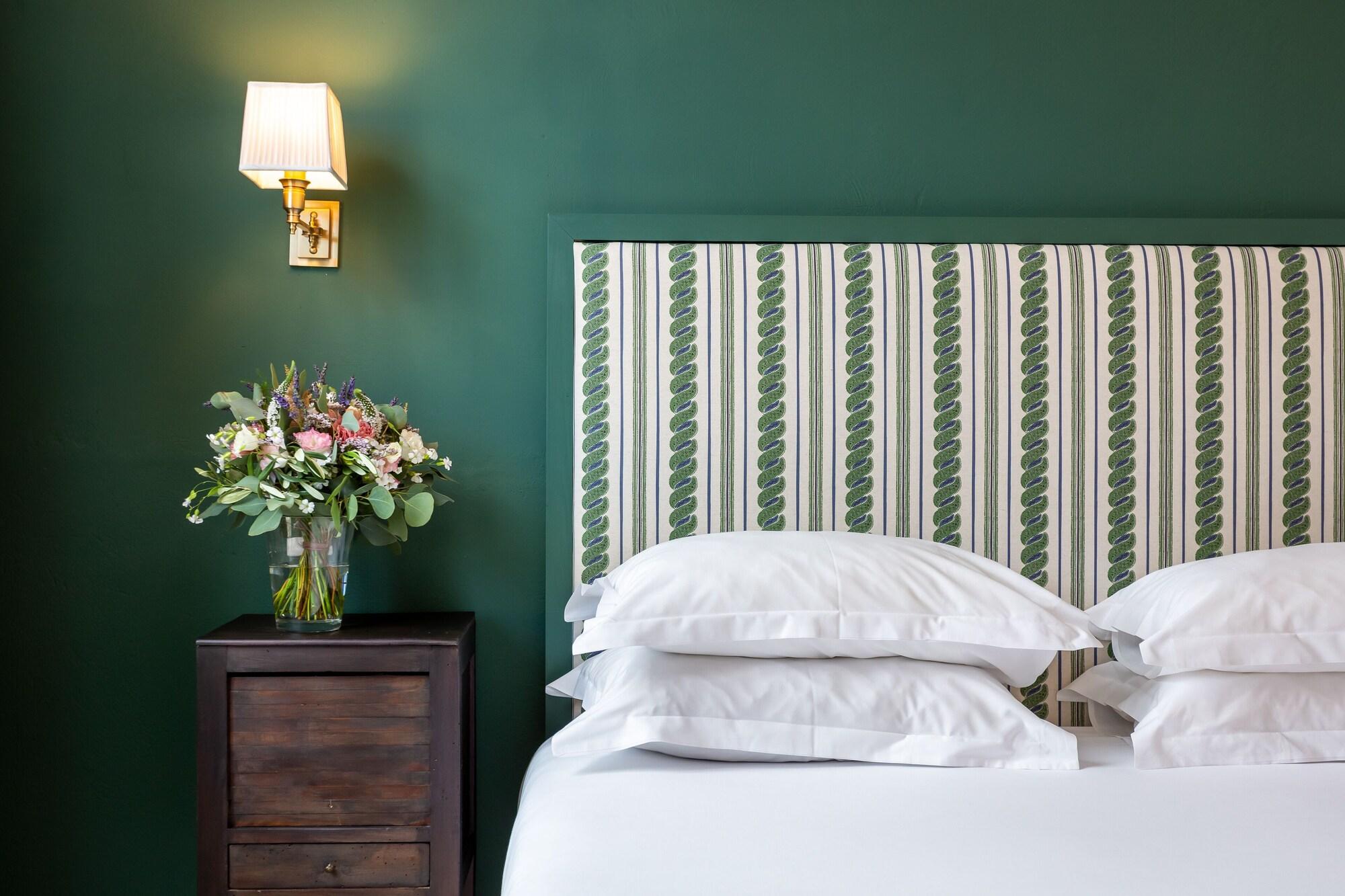 Le Relais De Poste Centre Historique Hotel 2*